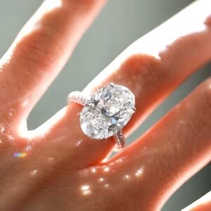 NEW! Elegant Silver 8 CT. VVS1 D Color Moissanite Oval-Cut Ring